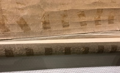 Een gesigneerde Chinese rolschildering op zijde met een tuinsc&egrave;ne, 18/19e eeuw
